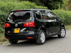 Volkswagen Touran 2015 Black
