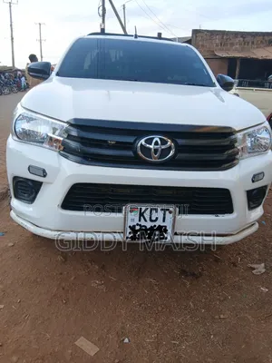 Toyota Hilux 2018 White