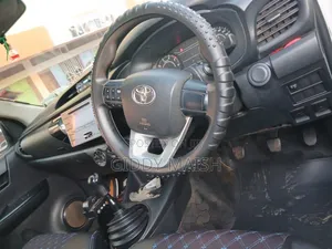 Toyota Hilux 2018 White