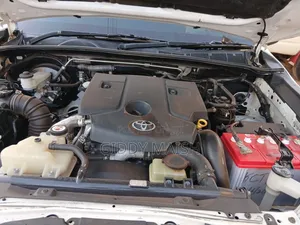 Toyota Hilux 2018 White