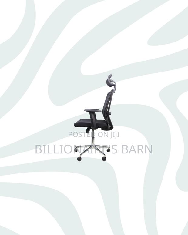 Practical Black Mesh Office Chair With Headrest for Long Sitting Hours - thumbnail 2