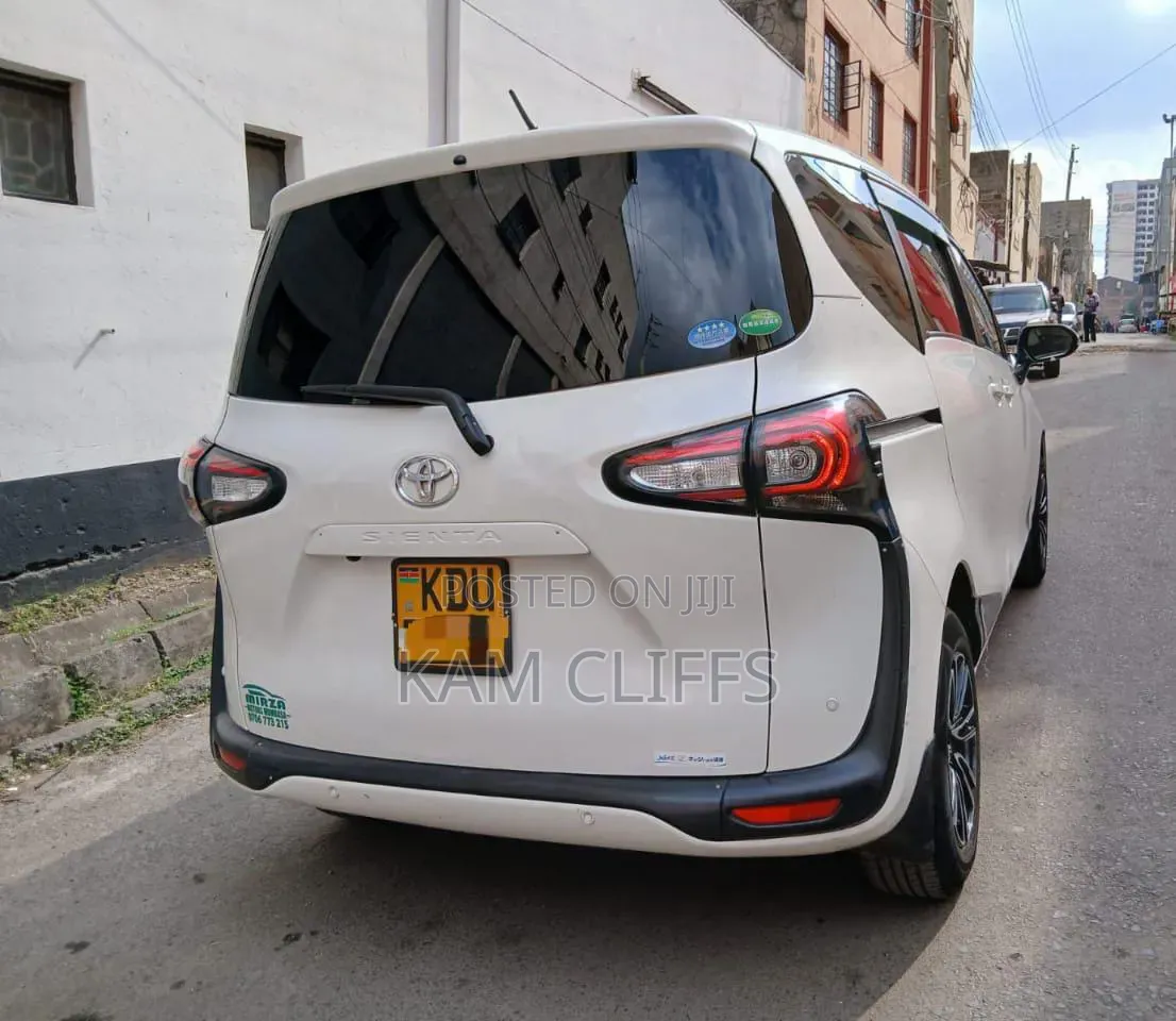 Toyota Sienta 2020 White