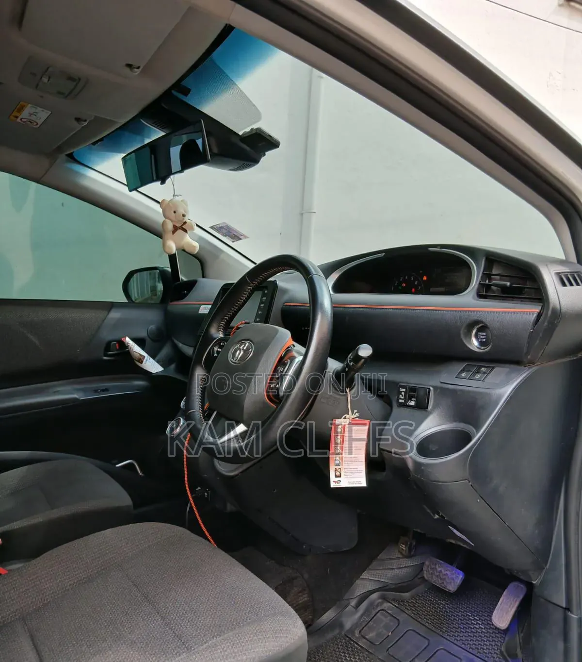 Toyota Sienta 2020 White