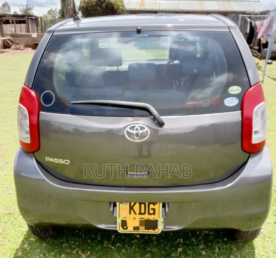 Toyota Passo 2015 Gray