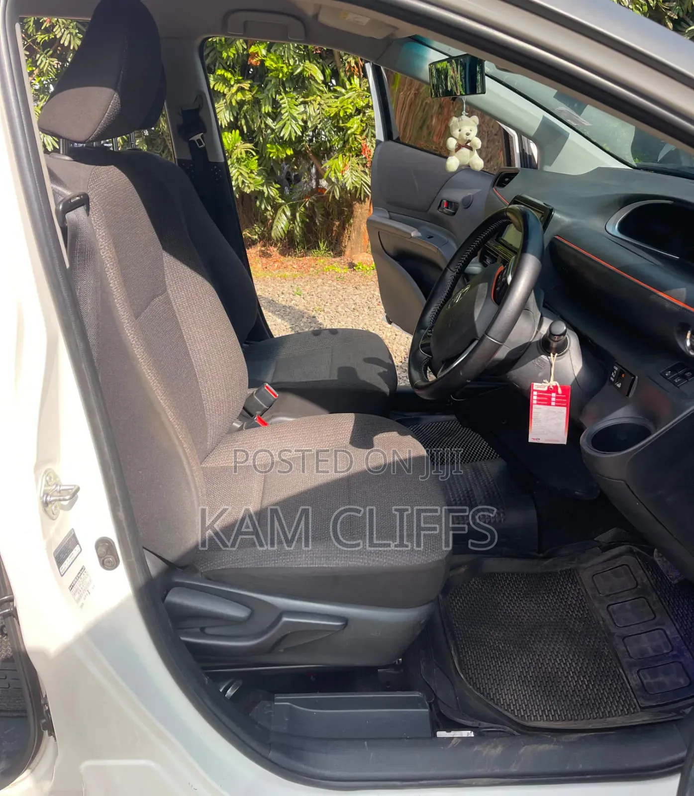 Toyota Sienta 2020 Off white