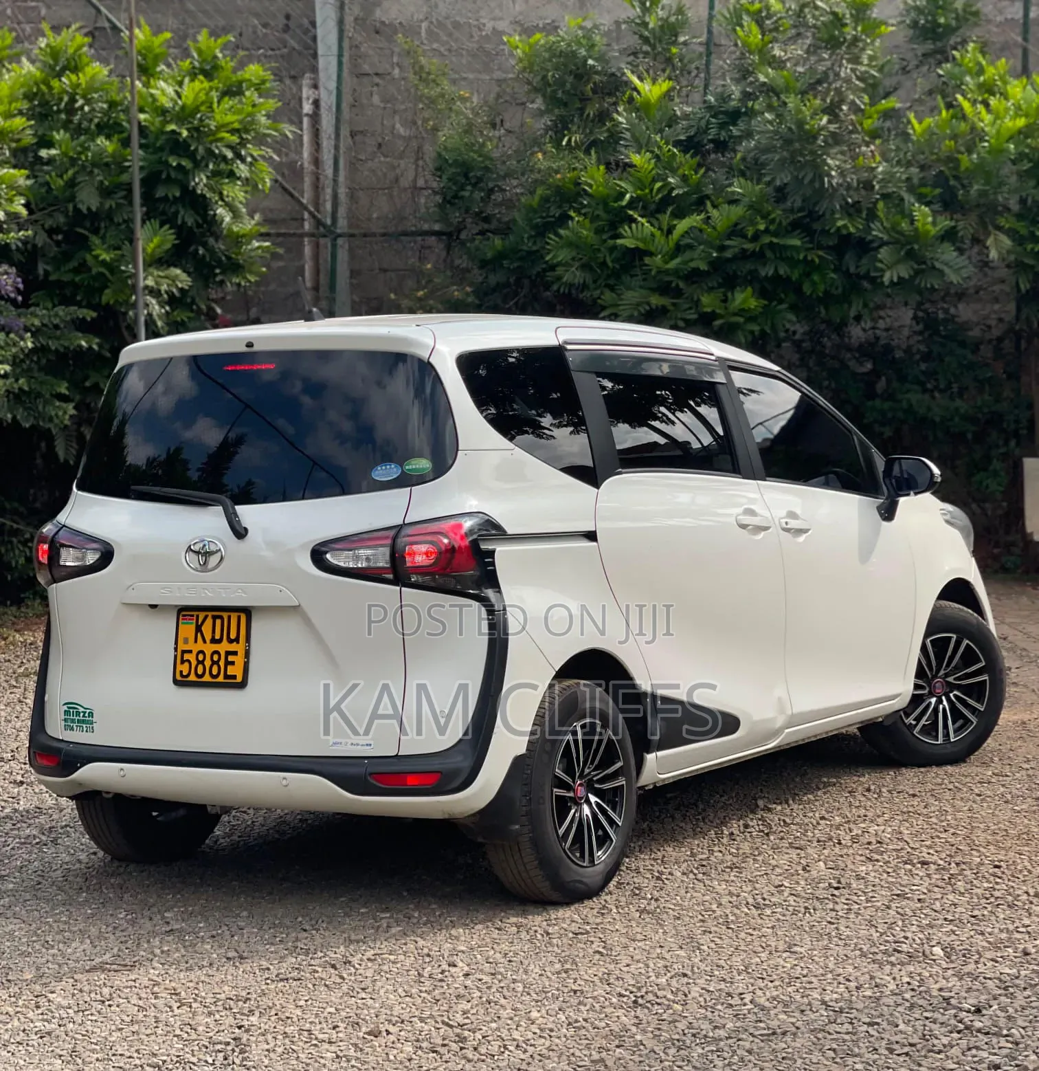 Toyota Sienta 2020 Off white