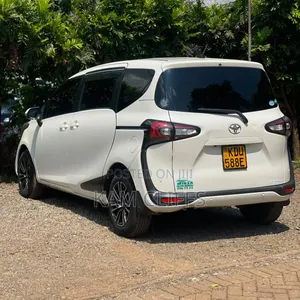 Toyota Sienta 2020 Off white