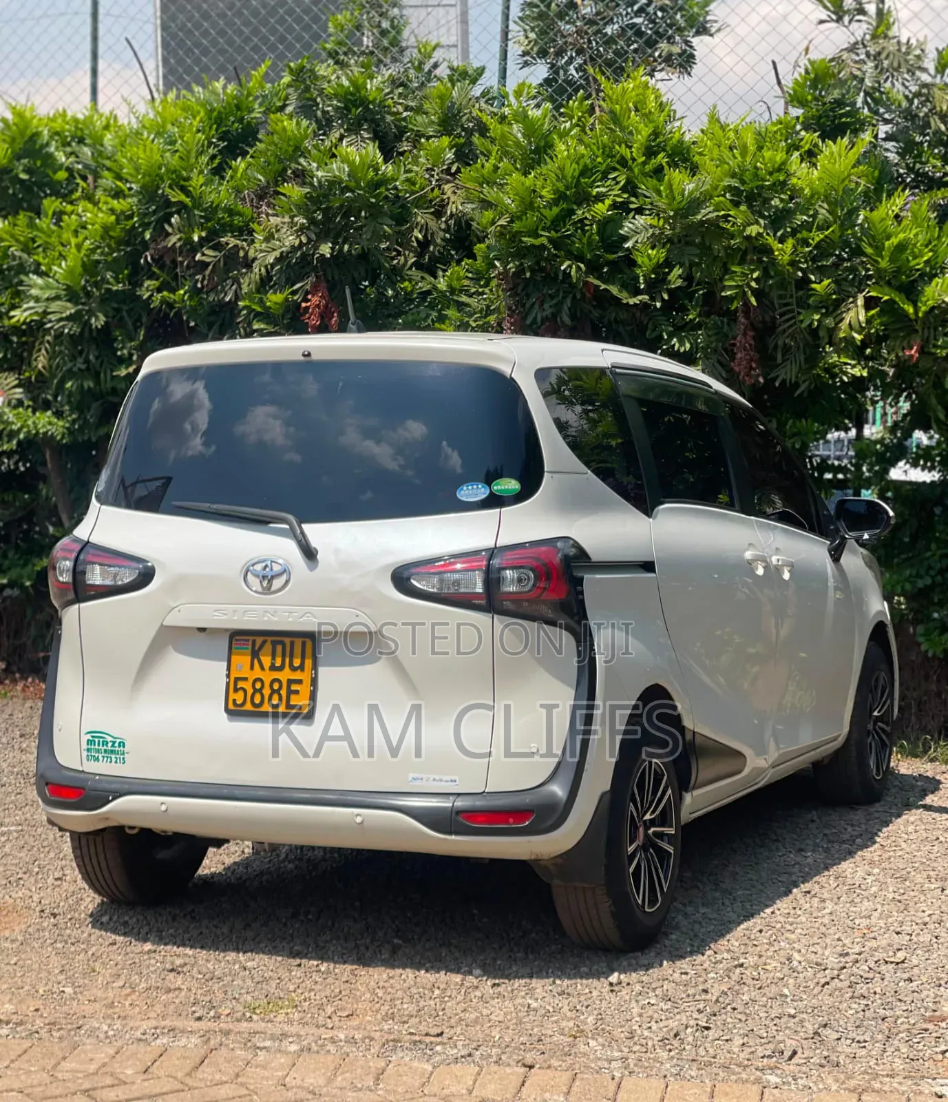 Toyota Sienta 2020 Off white