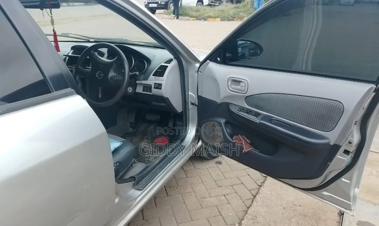 Nissan Wingroad 2003 Silver