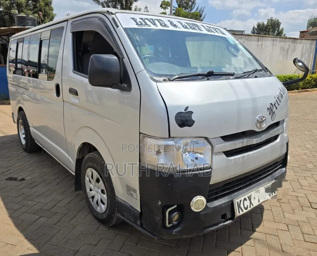 Toyota HiAce 2013 Silver