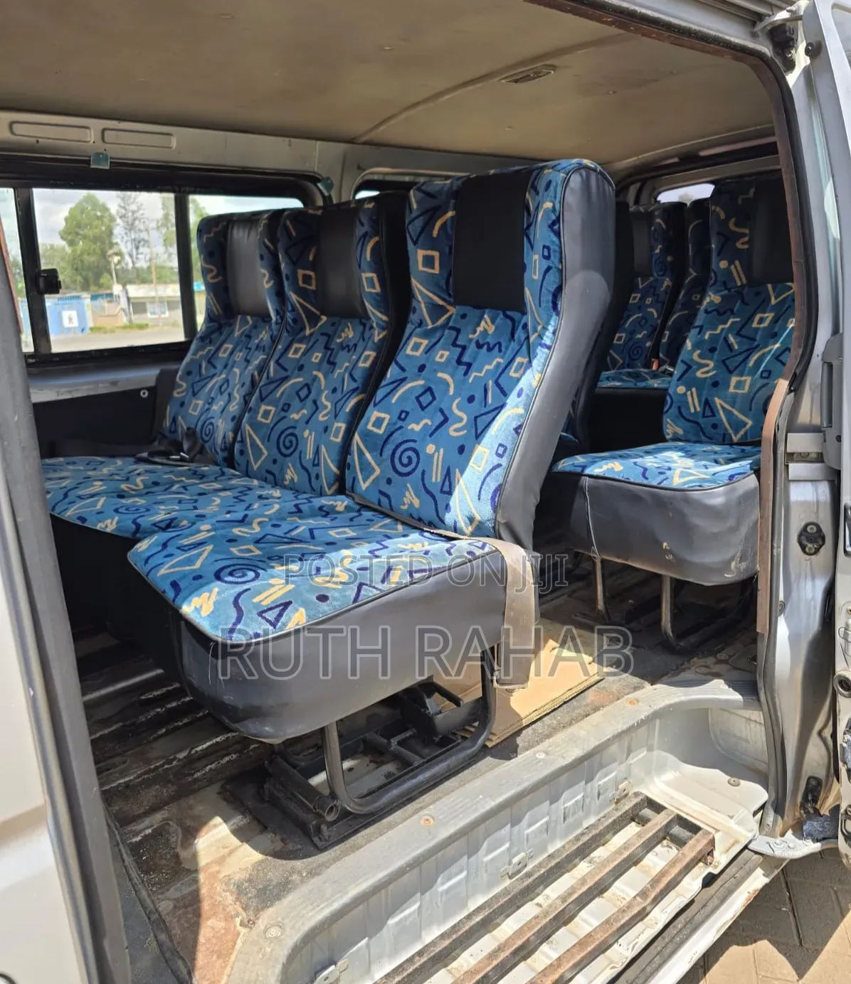 Toyota HiAce 2013 Silver