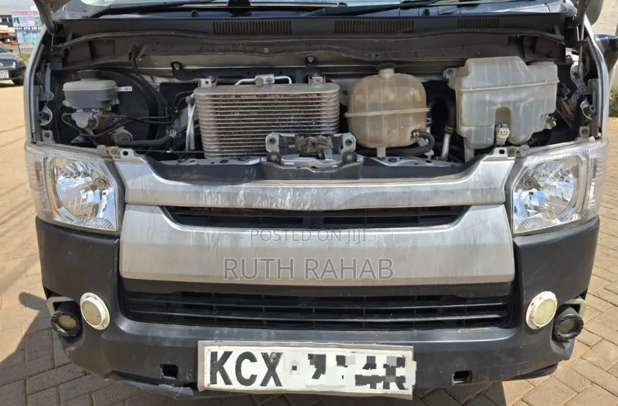 Toyota HiAce 2013 Silver