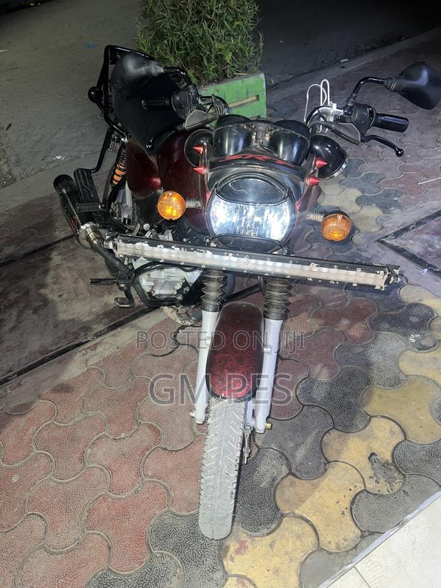Bajaj Boxer 125 2026 Red