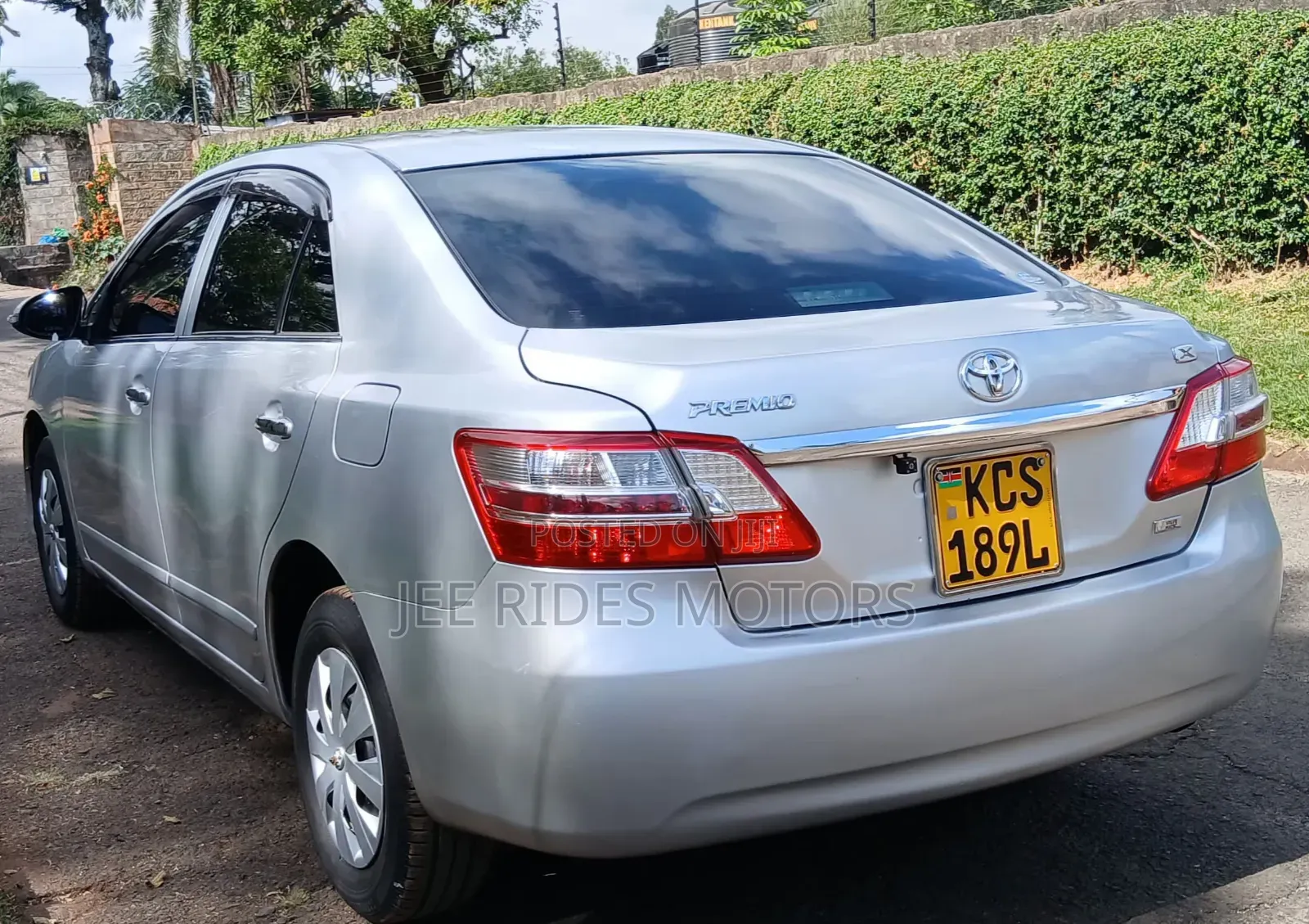 Toyota Premio 2013 Silver