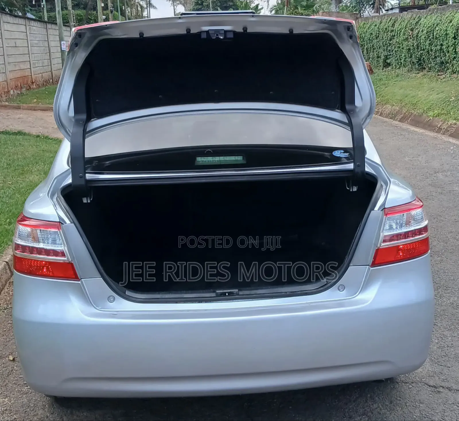 Toyota Premio 2013 Silver