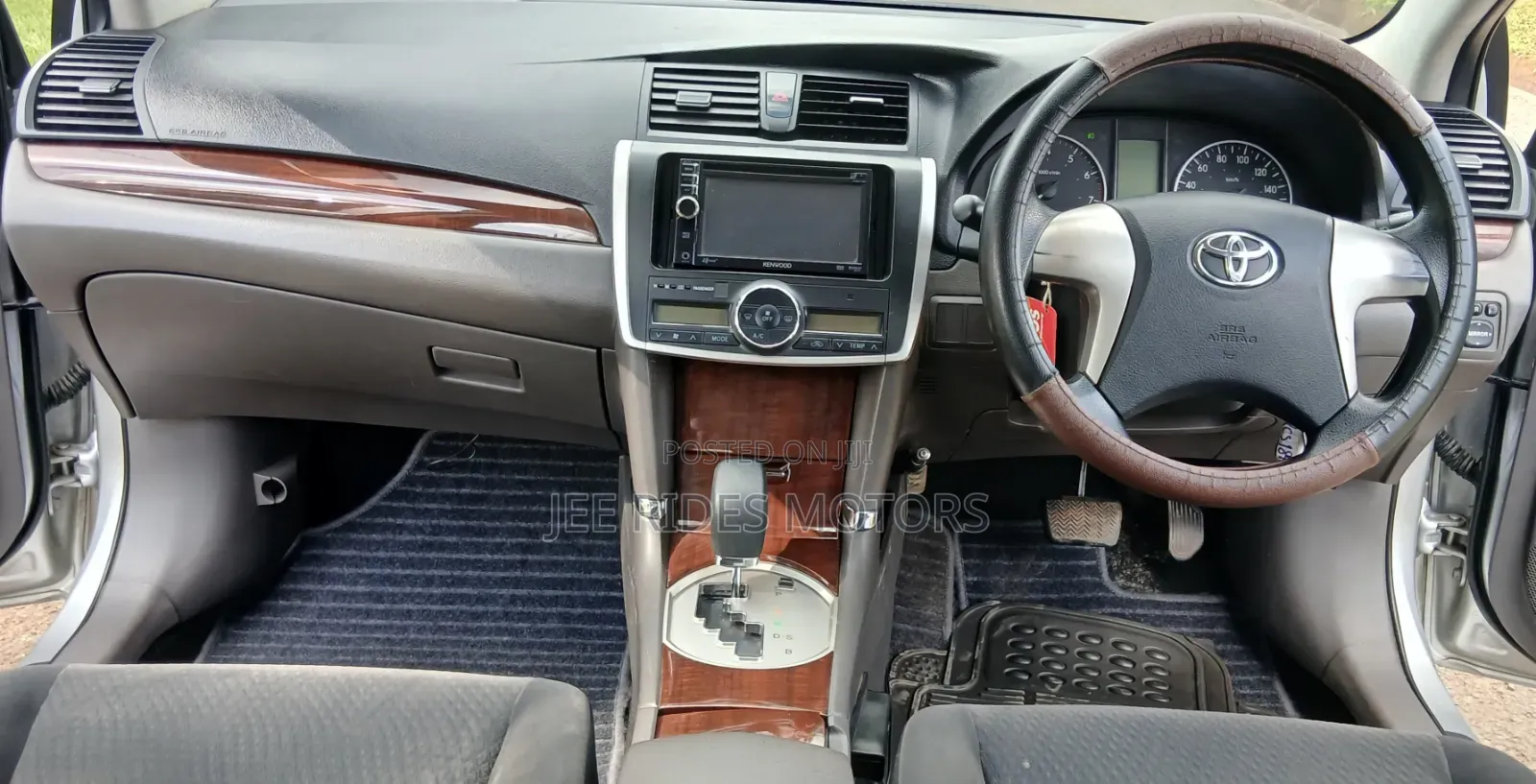 Toyota Premio 2013 Silver