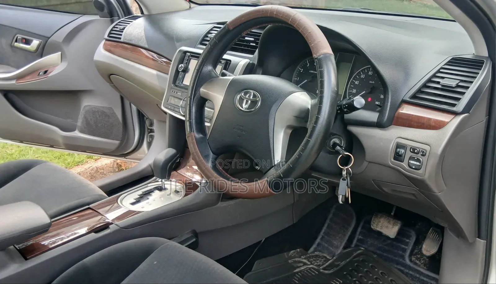 Toyota Premio 2013 Silver