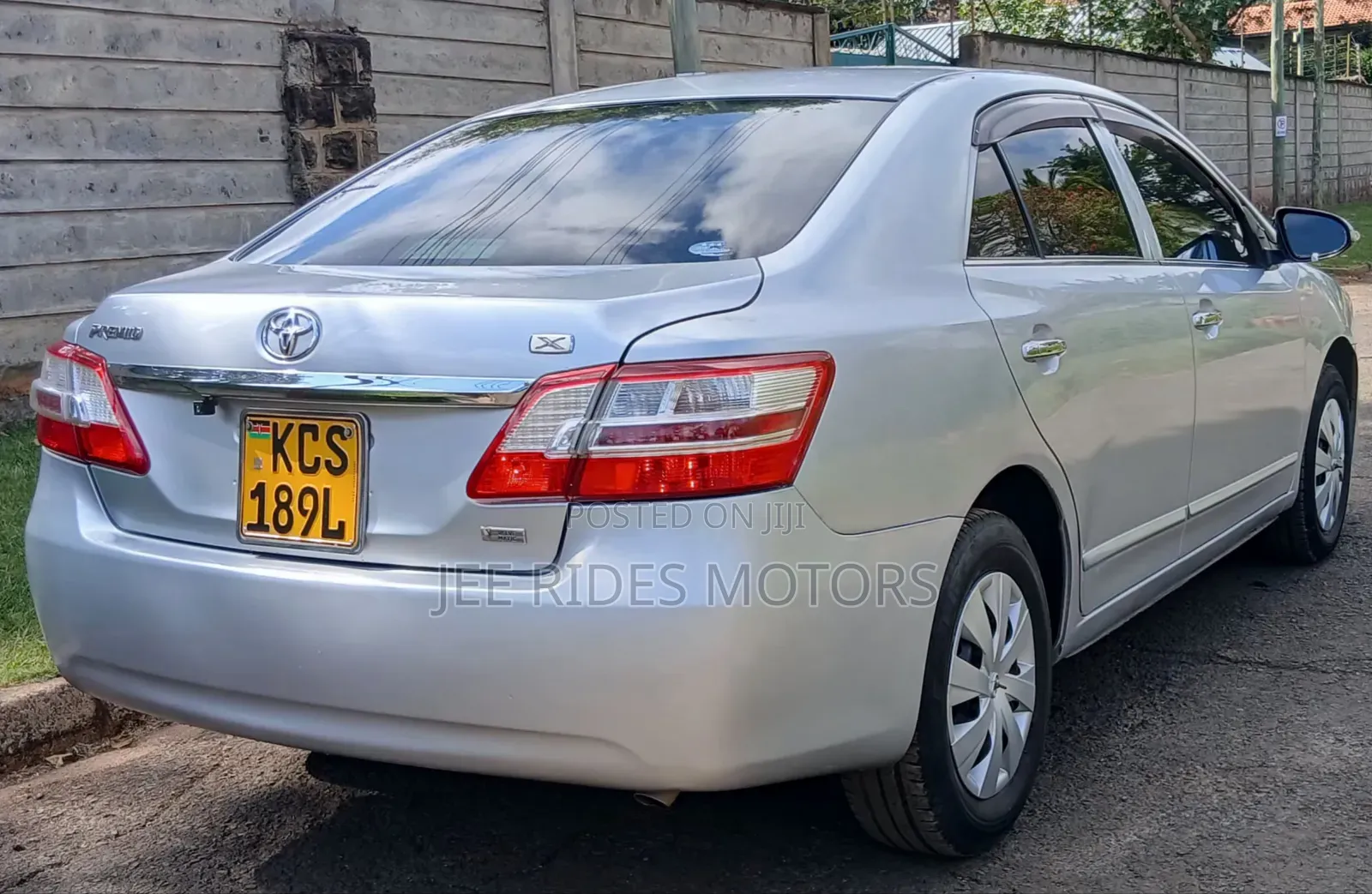 Toyota Premio 2013 Silver
