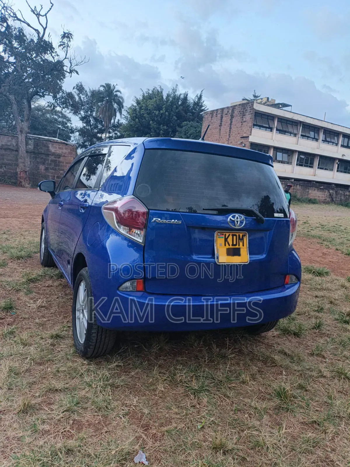 Toyota Ractis 2017 Blue