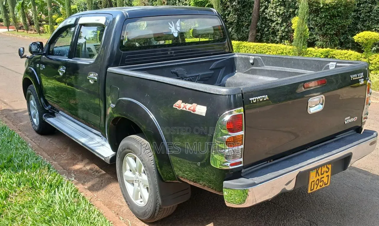 Toyota Hilux 2011 Black