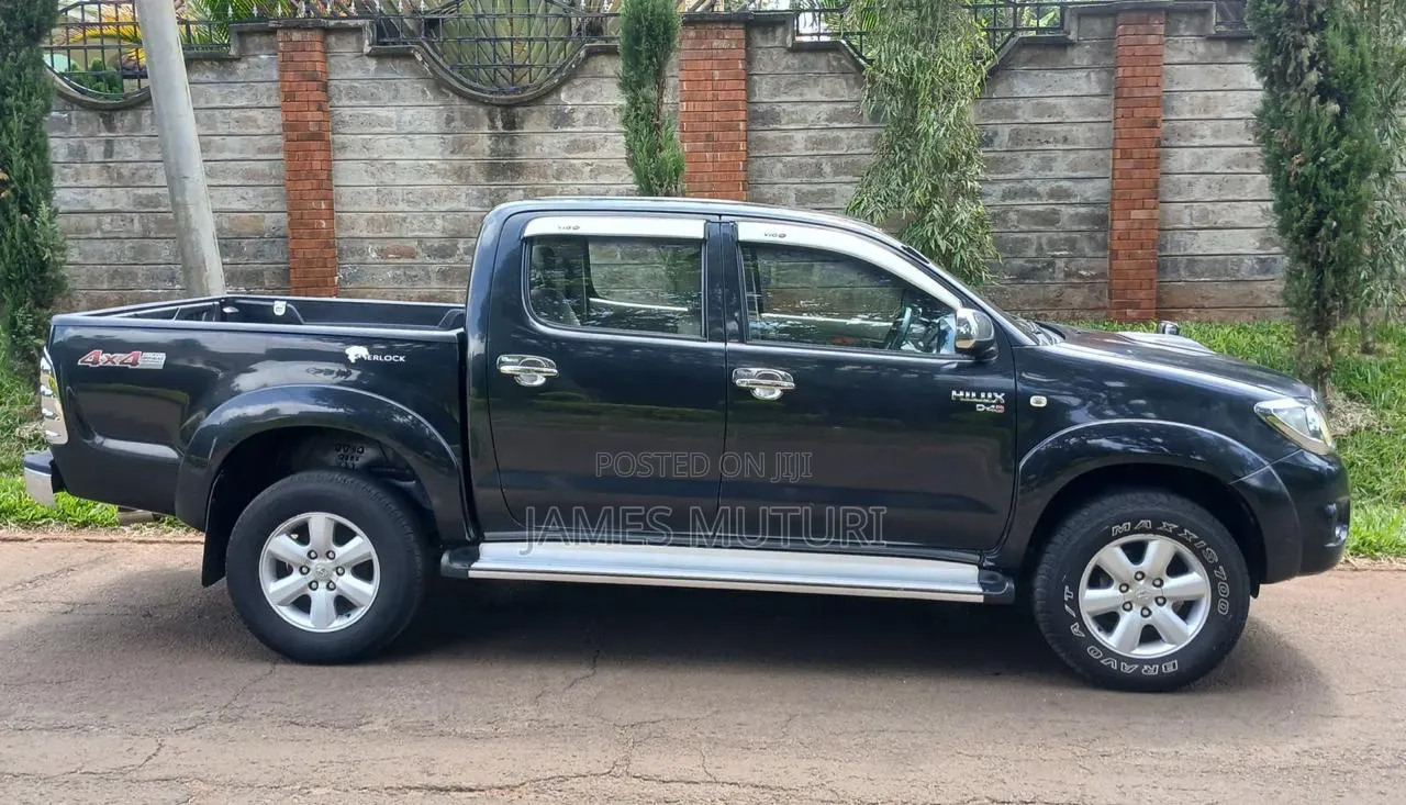 Toyota Hilux 2011 Black