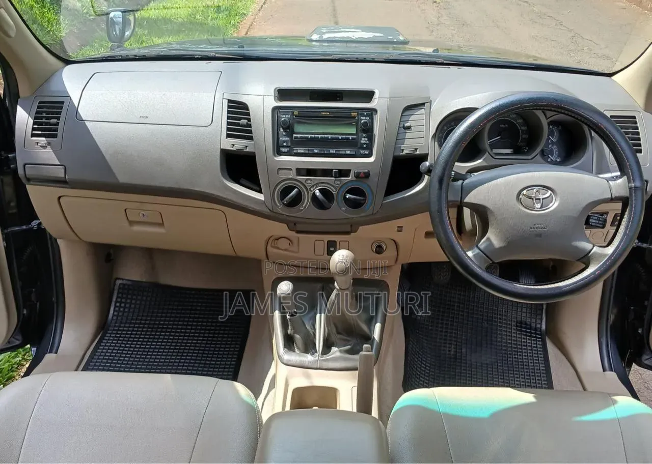 Toyota Hilux 2011 Black