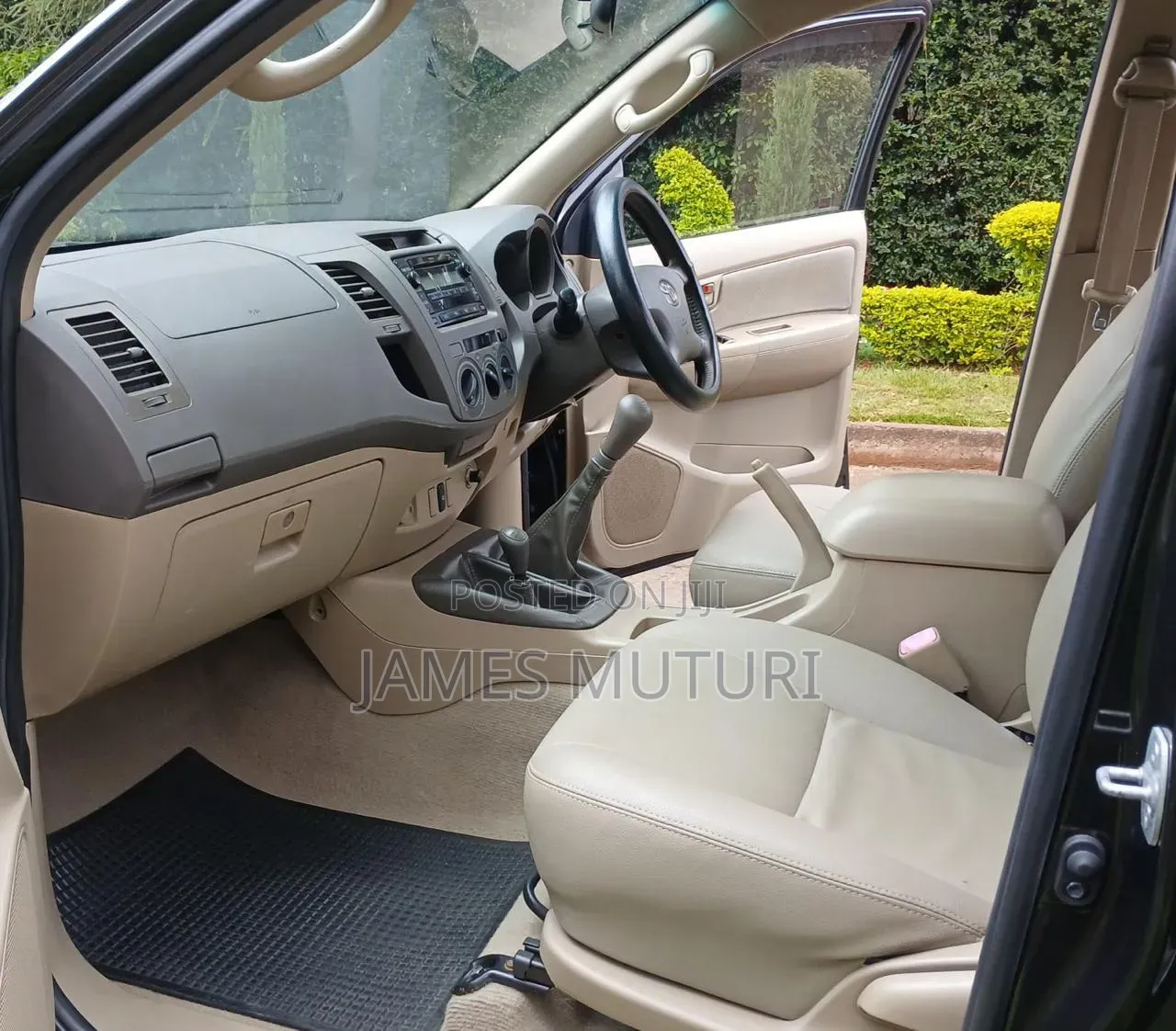 Toyota Hilux 2011 Black