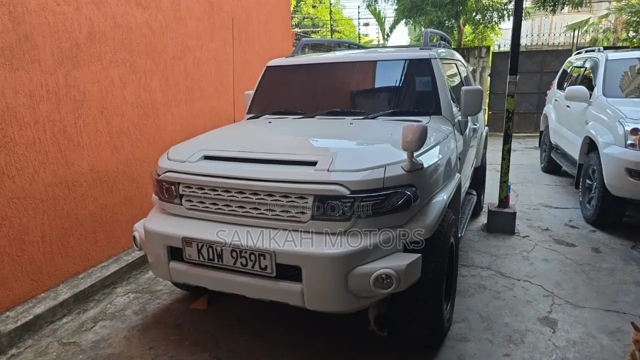 Toyota FJ Cruiser 2017 White