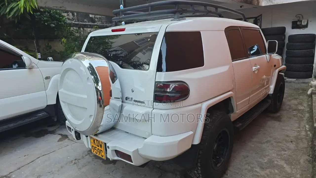 Toyota FJ Cruiser 2017 White
