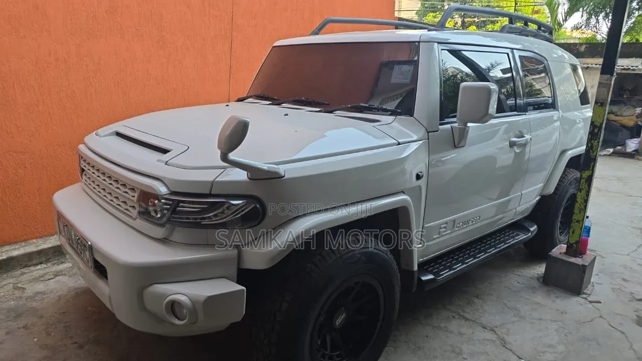 Toyota FJ Cruiser 2017 White
