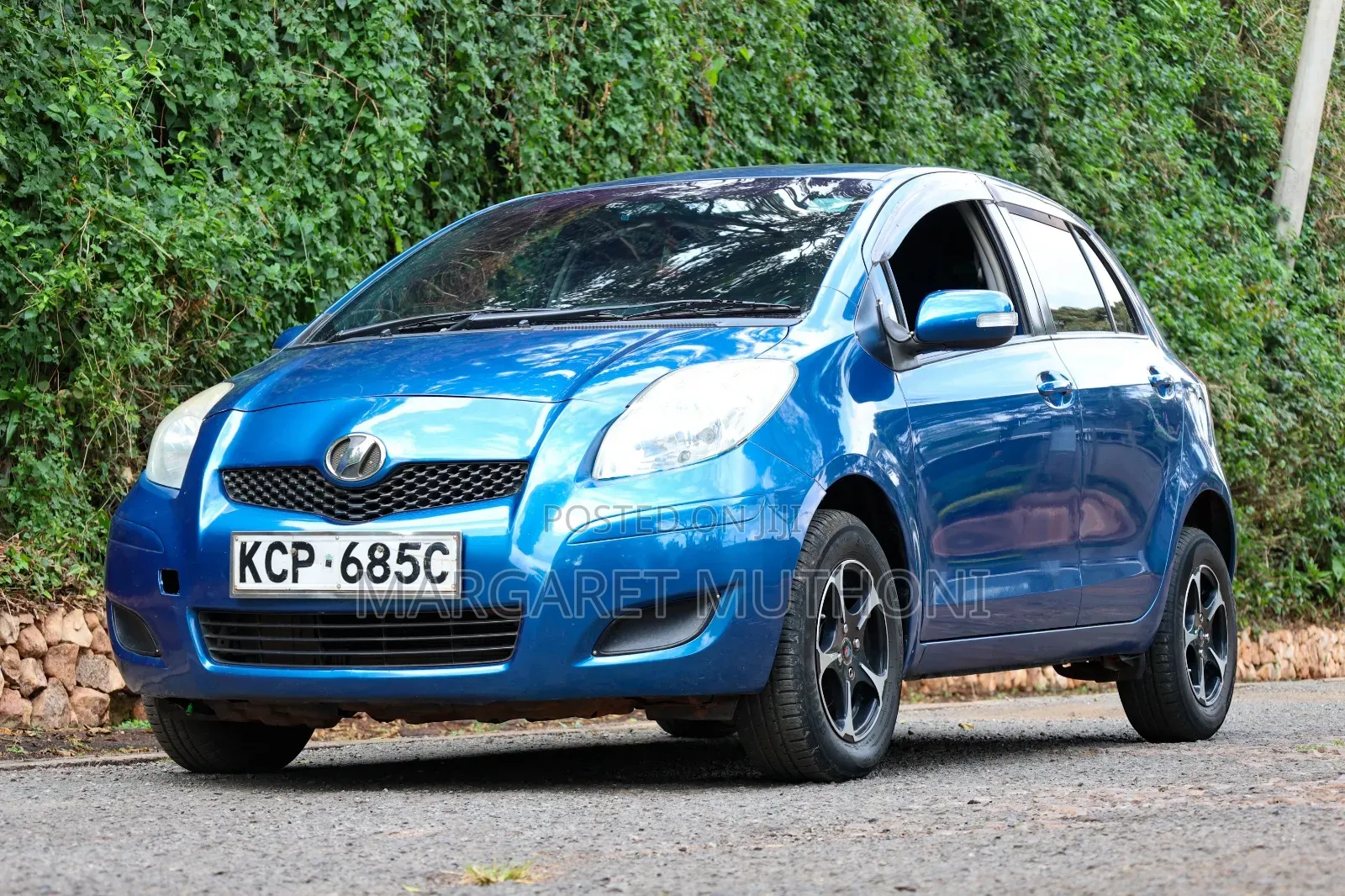 Toyota Vitz 2011 Blue