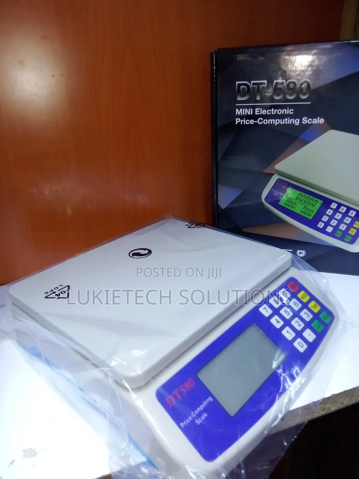 Price Computing Electric Scale, Powered by Batteries and Electricity