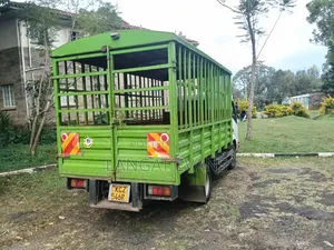Hino Hino Dutro 2014 White