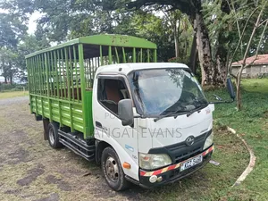 Hino Hino Dutro 2014 White