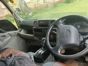 Hino Hino Dutro 2014 White