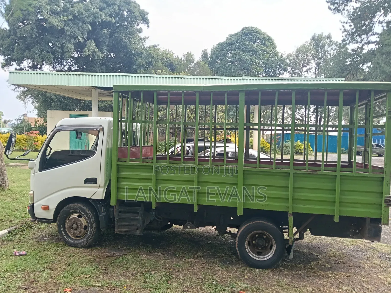 Hino Hino Dutro 2014 White