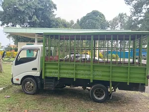 Hino Hino Dutro 2014 White