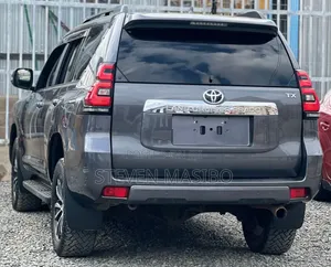 Toyota Land Cruiser Prado 2017 Gray