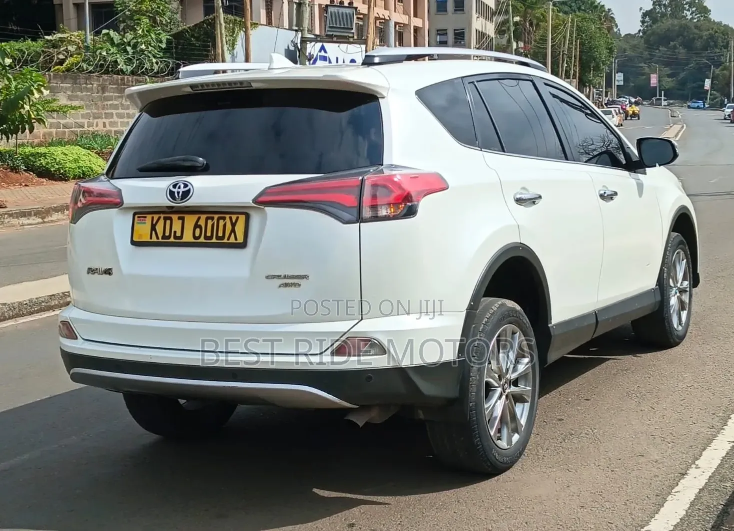Toyota RAV4 Limited 4dr SUV AWD (2.5L 4cyl 6A) 2015 White