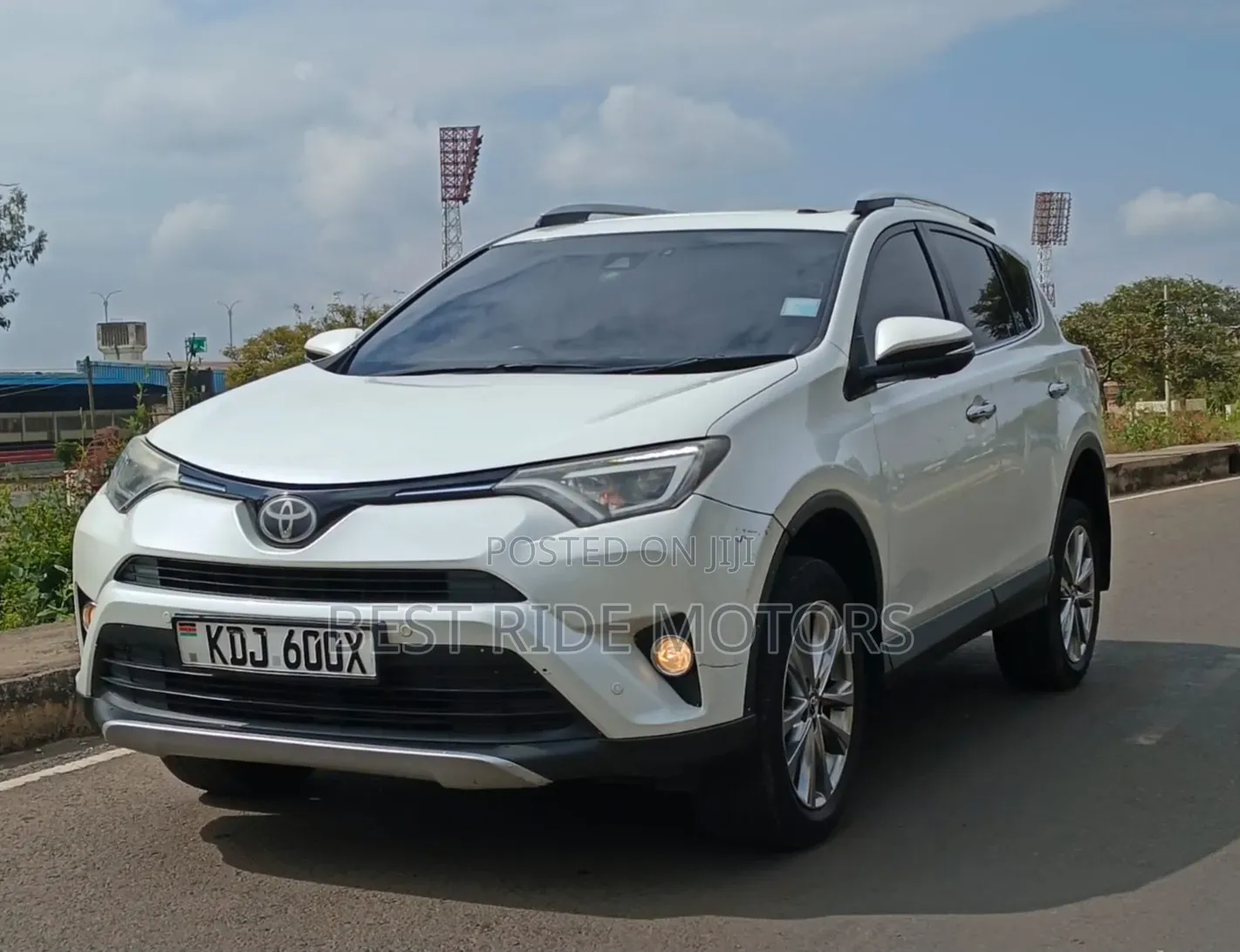 Toyota RAV4 Limited 4dr SUV AWD (2.5L 4cyl 6A) 2015 White