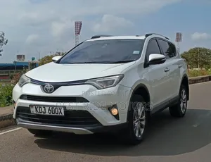 Toyota RAV4 Limited 4dr SUV AWD (2.5L 4cyl 6A) 2015 White