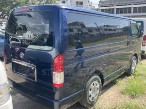 Toyota HiAce 2019 Blue
