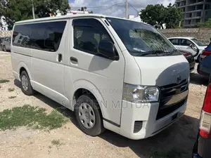 Toyota HiAce 2019 White