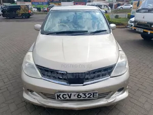 Nissan Tiida 2011 Gold