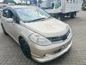 Nissan Tiida 2011 Gold