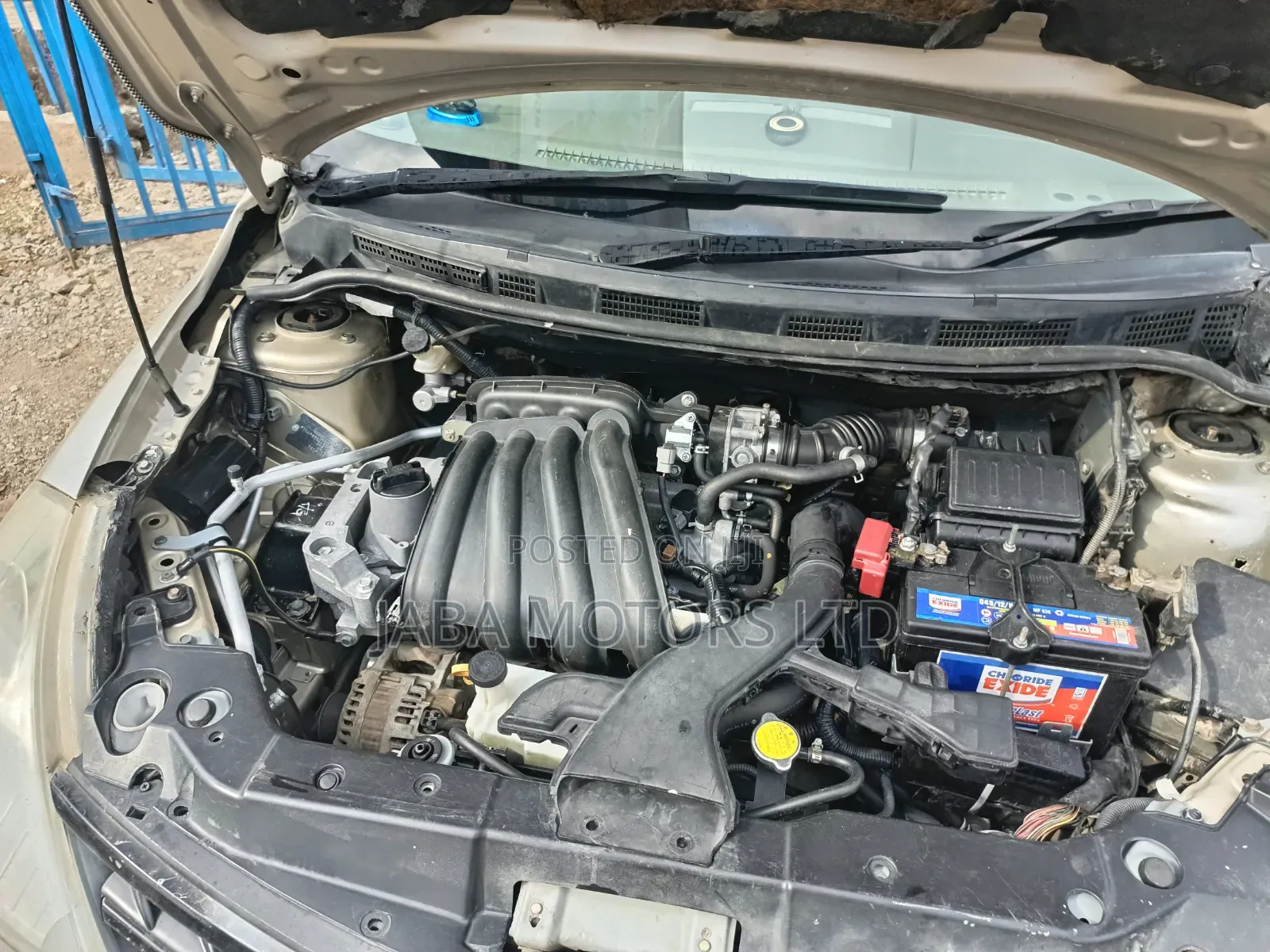 Nissan Tiida 2011 Gold