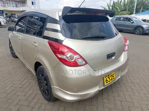 Nissan Tiida 2011 Gold