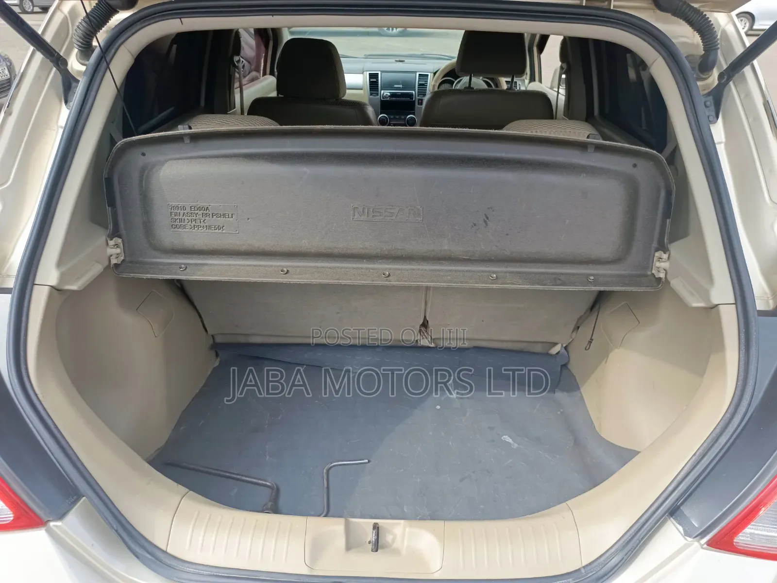Nissan Tiida 2011 Gold