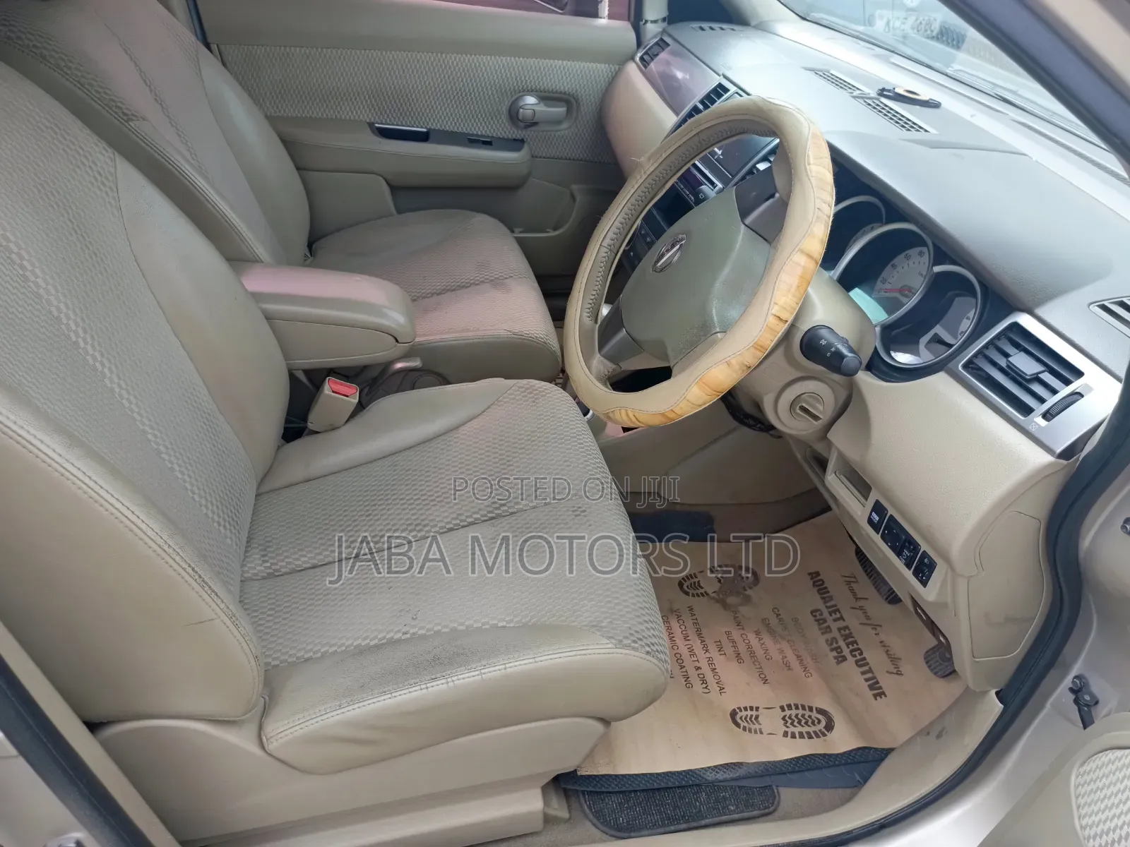 Nissan Tiida 2011 Gold