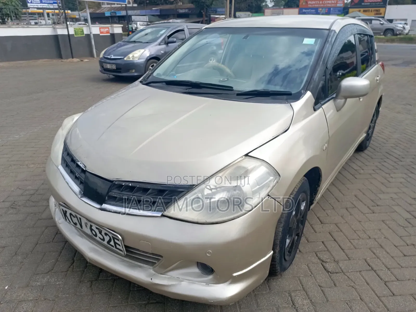 Nissan Tiida 2011 Gold